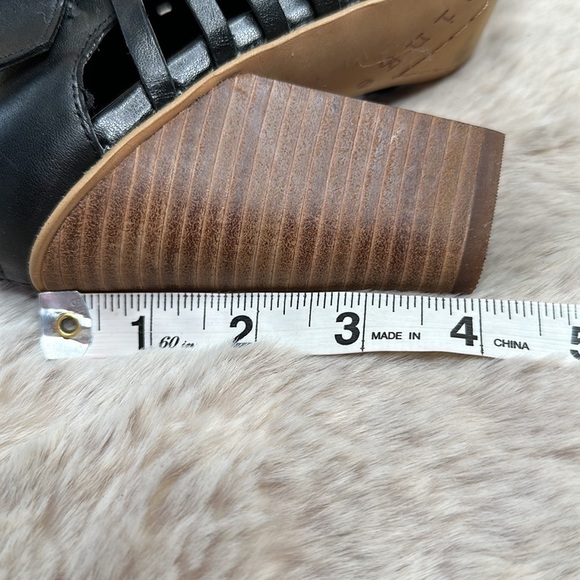 Hinge | Black Leather Woven Sandals with Stacked Heels - Picture 12 of 13